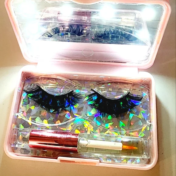 Luxury Dramatic 3D Lashes with LED Lights Case and Glue - Picture 4 of 9